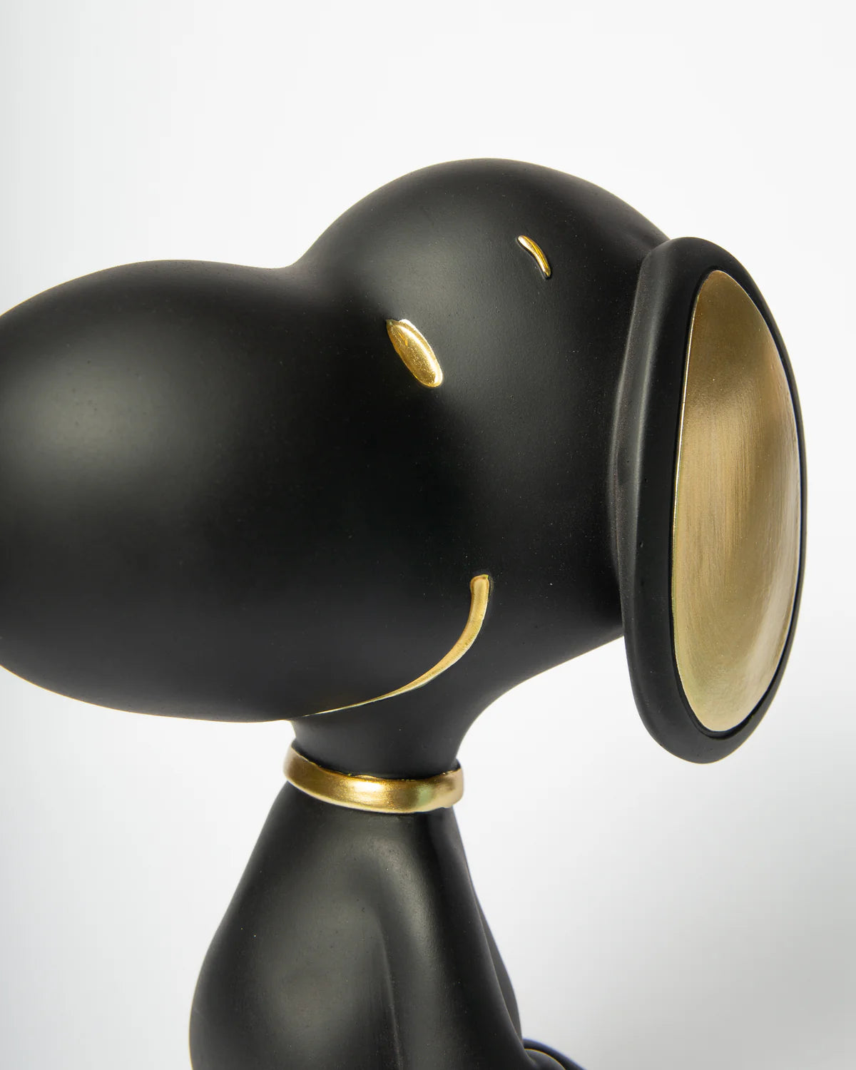 Figurine SNOOPY standing noir