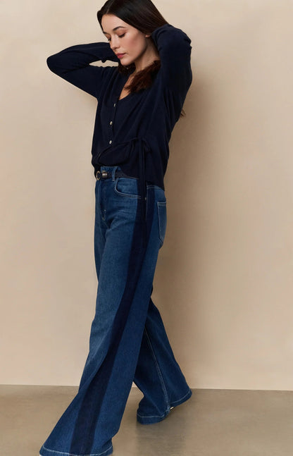 Jean taille haute avec empiècement, coupe large