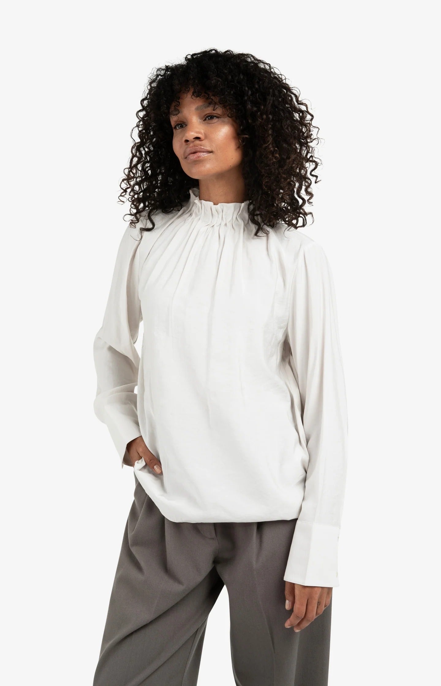 Haut à col montant avec ourlet à cordon de serrage