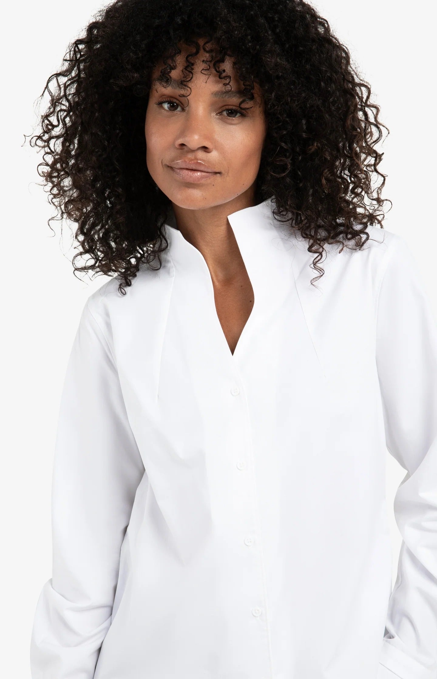 Chemisier avec col en V haut et poignets