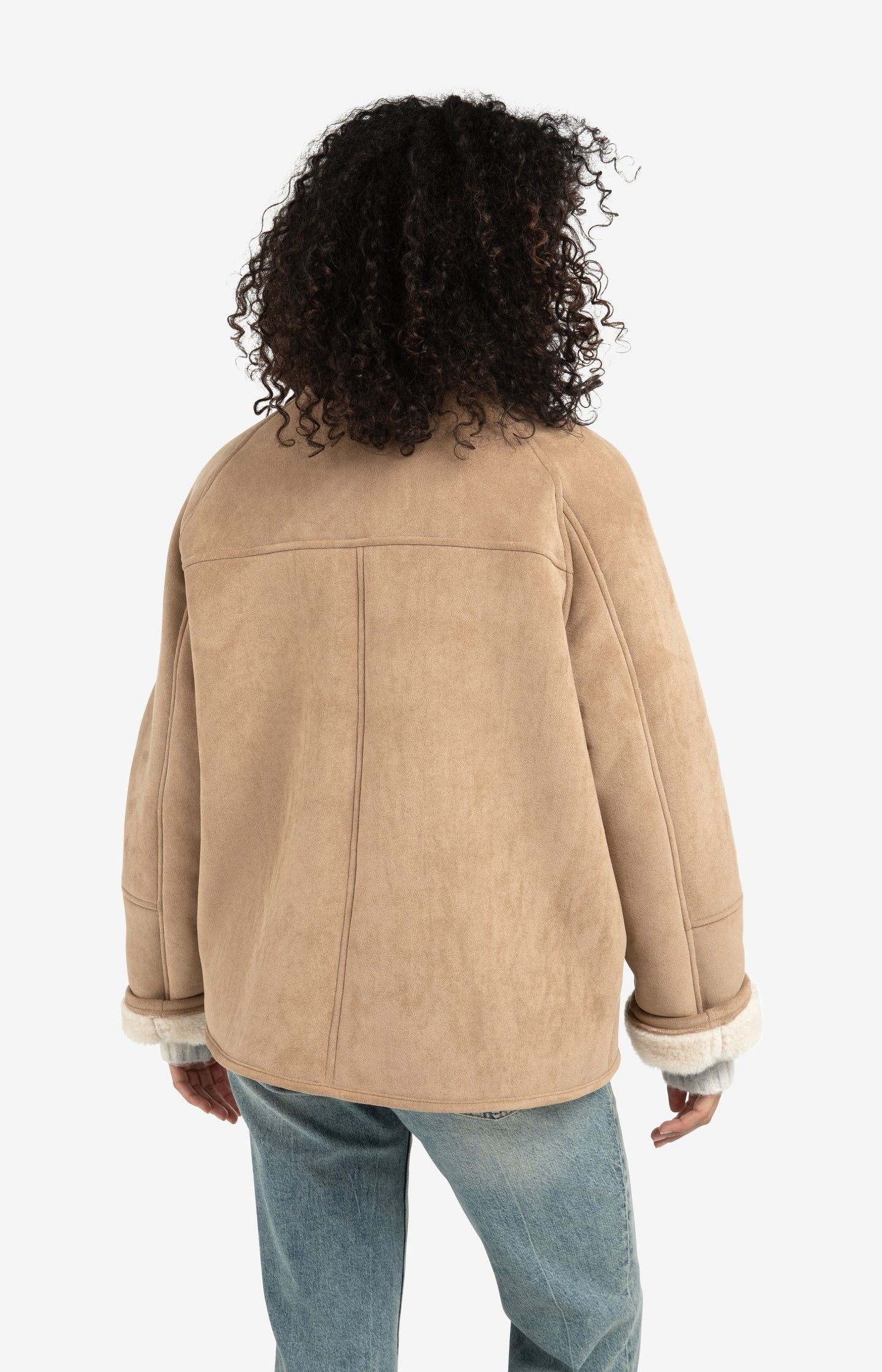 Manteau oversize en mouton retourné avec manches raglan