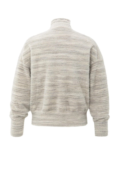 Pull molletonné col roulé avec un effet chiné à rayures