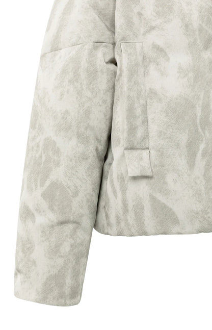 Veste matelassée entièrement recouverte d'un motif abstrait